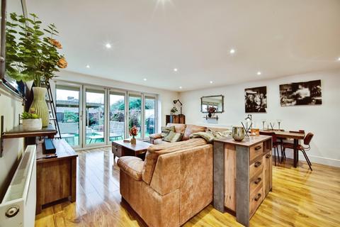2 bedroom detached house for sale, Annie Road, Snodland