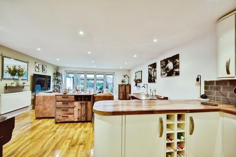2 bedroom detached house for sale, Annie Road, Snodland