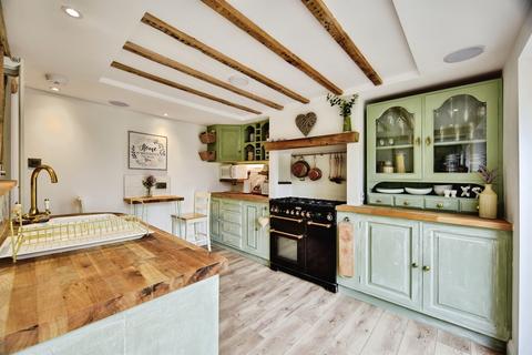 3 bedroom detached house for sale, Tonbridge Road, Wateringbury, Maidstone