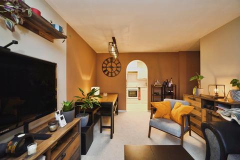 2 bedroom apartment for sale, Anglian Close, Watford