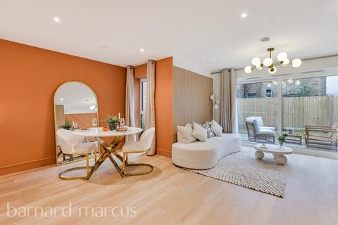2 bedroom terraced house for sale, Fenham Road, London