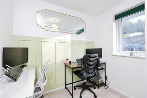 2 bedroom flat for sale, Lingfield Close, High Wycombe