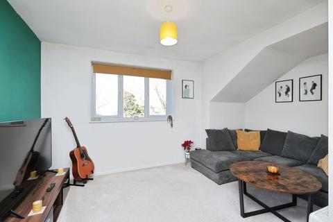 2 bedroom flat for sale, Lingfield Close, High Wycombe