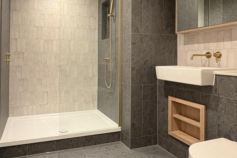 Studio to rent, Caversham Road