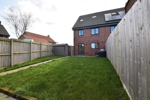4 bedroom semi-detached house for sale, Briggington Way, Leighton Buzzard