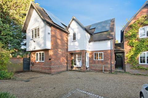 Dog Kennel Lane, Royston