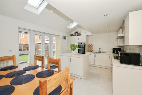 4 bedroom terraced house for sale, Chapman Avenue, PETERBOROUGH