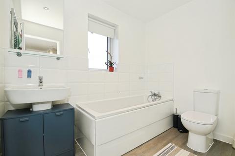 4 bedroom terraced house for sale, Chapman Avenue, PETERBOROUGH
