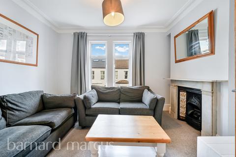 3 bedroom flat for sale, Camborne Road, London