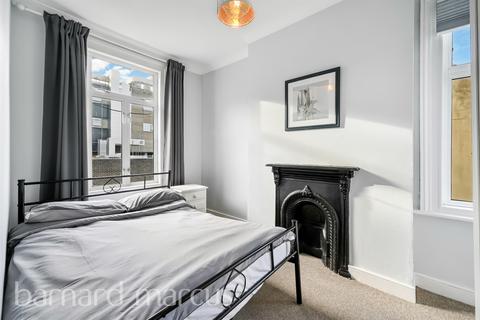 3 bedroom flat for sale, Camborne Road, London