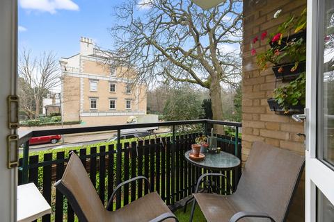 Windlesham Grove, London