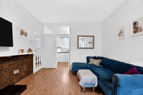3 bedroom flat for sale, Windlesham Grove, London