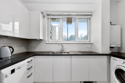 3 bedroom flat for sale, Windlesham Grove, London