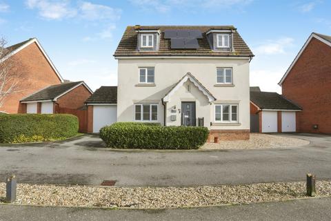 5 bedroom detached house for sale, Wagtail Drive, STOWMARKET
