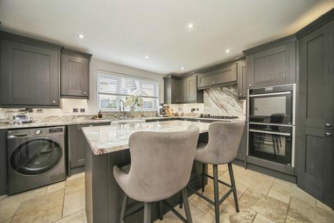 5 bedroom detached house for sale, Wagtail Drive, STOWMARKET