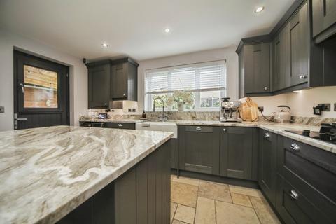5 bedroom detached house for sale, Wagtail Drive, STOWMARKET