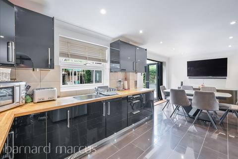 undefined, Lofthouse Place, Chessington