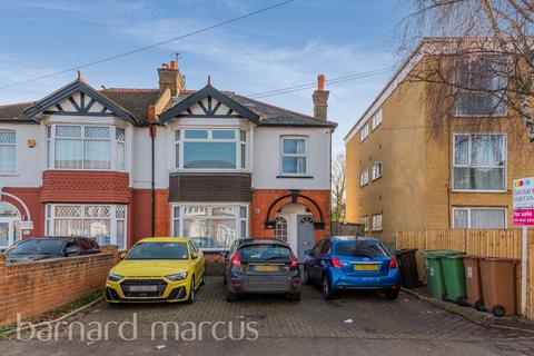 Thicket Road, Sutton