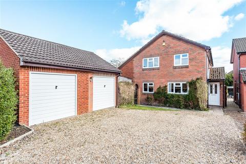4 bedroom detached house for sale, Thorntree Drive, Tring