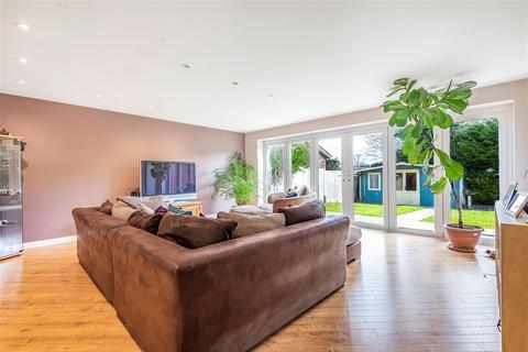 4 bedroom detached house for sale, Thorntree Drive, Tring