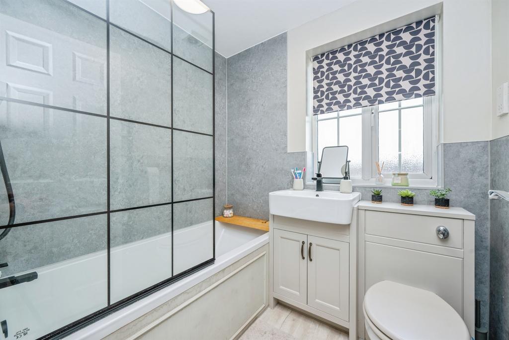Family Bathroom: