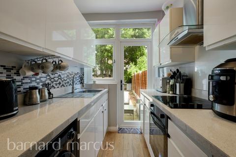 3 bedroom terraced house for sale, Rosecourt Road, Croydon