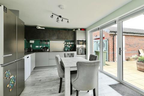 4 bedroom detached house for sale, Foxglove Place, Carlton-In-Lindrick, Worksop