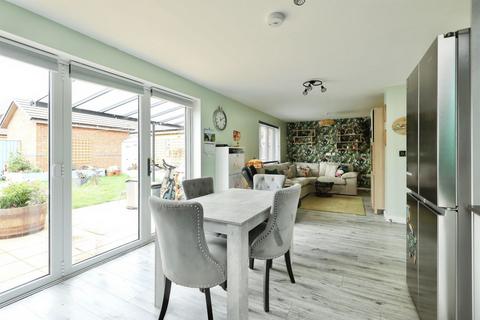 4 bedroom detached house for sale, Foxglove Place, Carlton-In-Lindrick, Worksop