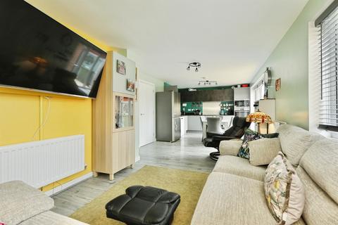 4 bedroom detached house for sale, Foxglove Place, Carlton-In-Lindrick, Worksop