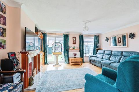 4 bedroom end of terrace house for sale, Waverley Close, Frome
