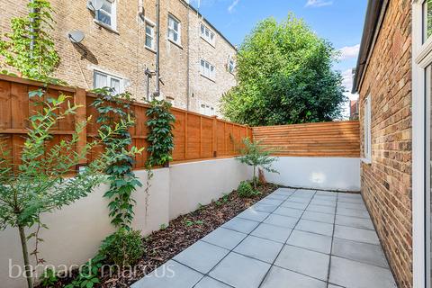 Oaklands Grove, London