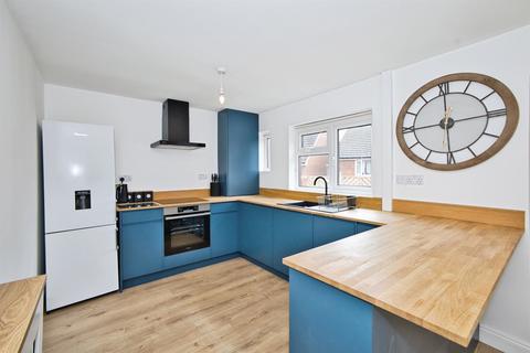 3 bedroom end of terrace house for sale, St. Johns Road, Yeovil