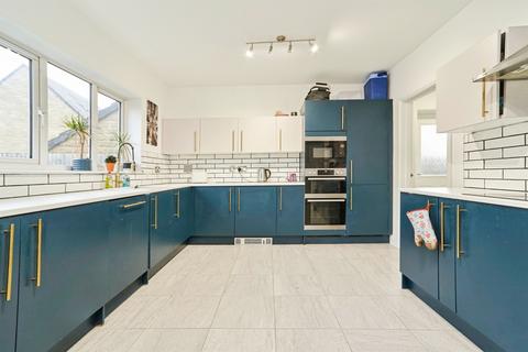 4 bedroom detached house for sale, Priestley Crescent, Bradford