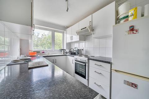 2 bedroom flat for sale, Chase Road, London