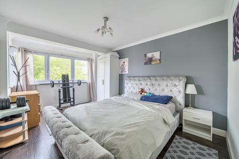 2 bedroom flat for sale, Chase Road, London