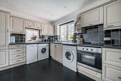 2 bedroom flat for sale, Station Road, Barnet
