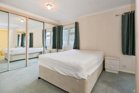 2 bedroom park home for sale, Avondale Park, Colden Common, Winchester