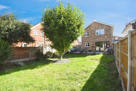 Longmead Avenue, Great Baddow, Chelmsford