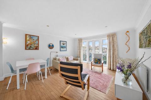 3 bedroom flat for sale, Rubens Place, London