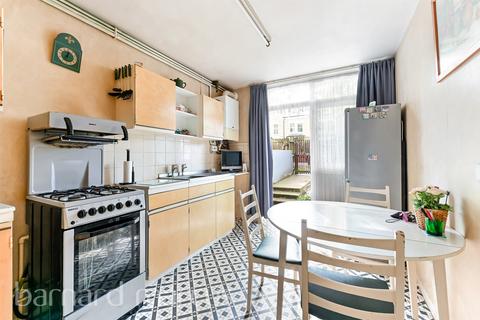 3 bedroom maisonette for sale, Union Road, London