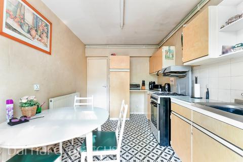 3 bedroom maisonette for sale, Union Road, London