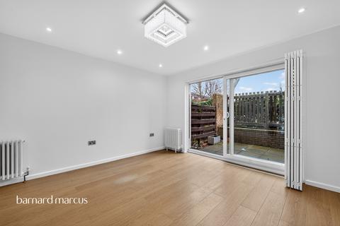 3 bedroom terraced house for sale, Bardsley Close, Croydon