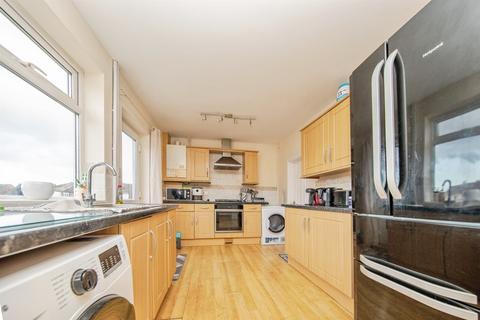 3 bedroom end of terrace house for sale, Alderton Road, Colchester