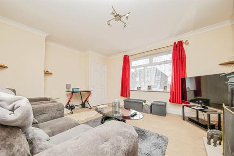 3 bedroom end of terrace house for sale, Alderton Road, Colchester