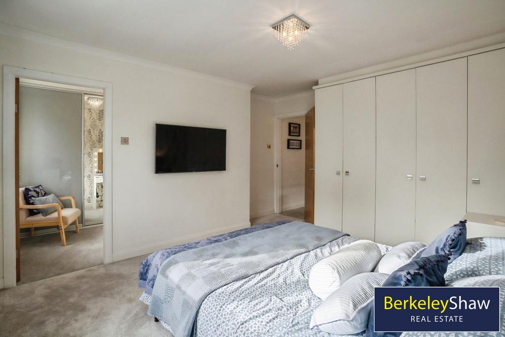 Bedroom 1 (ensuite)