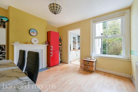 2 bedroom semi-detached house for sale, Lincoln Road, Dorking