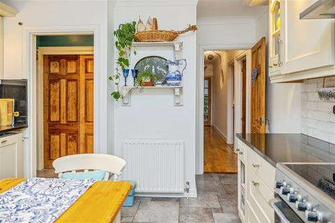 5 bedroom detached house for sale, West End Road, Silsoe, Bedford