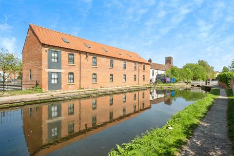 3 bedroom terraced house for sale, Wharf Road, Retford