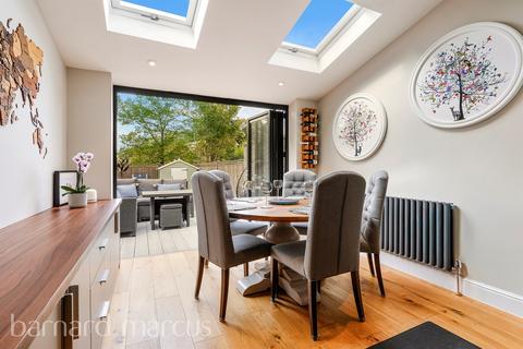 2 bedroom terraced house for sale, Brookfield Close, Redhill