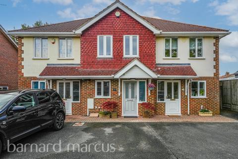 2 bedroom terraced house for sale, Brookfield Close, Redhill